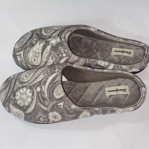 Dear foams Woman Shoes Slippers Size 11-12 US